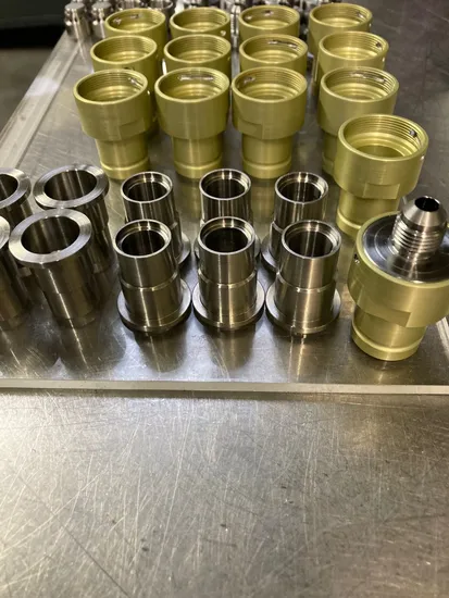 CNC-Bearbeitung/Fräsen/Drehen/Schweizer Stil/Auto/Drehmaschine/Schleifen von POM/Stahl/Messing/Kunststoff/Edelstahl/304 303 6061 6062 Aluminiumteilen
